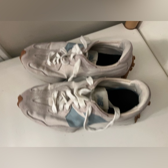 New Balance 327 - Picture 2 of 8